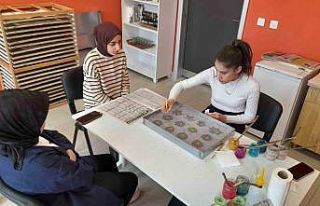Gençlere "Ebru ve El Sanatları Kursu"...