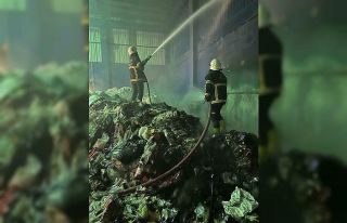 Geri dönüşüm fabrikasında korkutan yangın