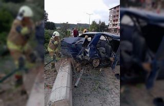 Hurdaya dönen Tofaş’taki 4 kişi yaralandı