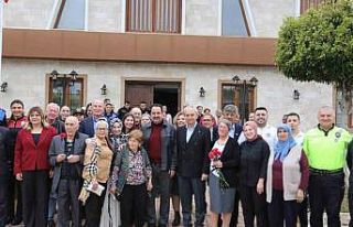 Huzurevi sakinlerine bayram ziyareti