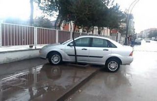 İki otomobil çarpıştı: Yaralanan 14 yaşındaki...