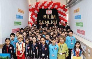 İlkokulda renkli bilim şenliği