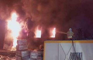 İşçilerin kaldığı konteyner yatakhane alevlere...