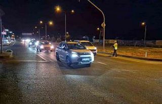 İstanbul-Tekirdağ yolunda deprem sonrası araç...