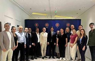 İzmirli gelinlik, damatlık ve abiyecilerin yeni...