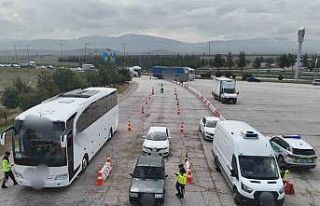 Jandarmadan dron destekli trafik denetiminde 23 sürücüye...