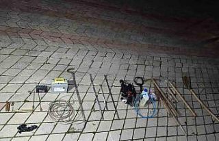 Kaçak kazı ile define arayan 5 kişiyi jandarma...