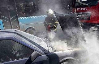 Kahramanmaraş’ta 2 araç yandı