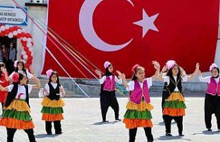 Kahramanmaraş’ta barınma merkezinde 23 Nisan coşkusu