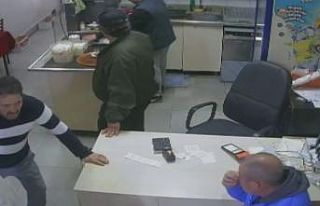 Kalp krizi geçiren vatandaş yardım istemek için...