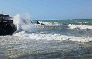 Karadeniz’de poyraz alarmı: 4 metrelik dalgalar...