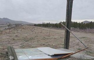 Karapınar’da lodos fırtınası etkili oldu