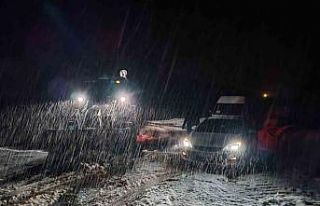 Karda yolda mahsur kalanların yardımına İl Özel...