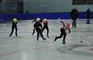 Kars’ta hız pateni yarışları nefes kesiyor