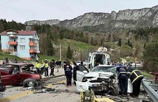 Kastamonu’da 2 otomobil çarpıştı: İlk belirlemelere...