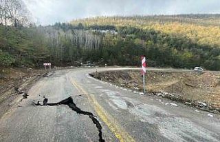 Kastamonu’da heyelan sebebiyle yol çöktü
