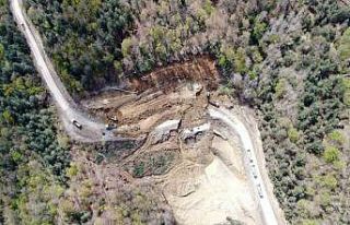 Kastamonu’da heyelanda çöken yoldaki çalışmalar...