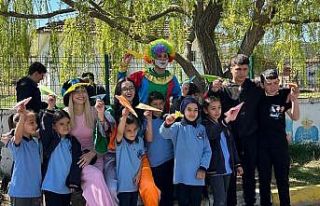 Kastamonu’da üniversiteli gençlerden ilkokul öğrencilerine...