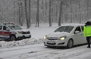 Kırklareli’de kar yağışı: Sürücüler yollarda...