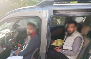 Konya polisi göçmen kaçakçısını suçüstü...
