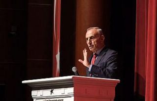 Küçükçekmece Belediye Başkanı program sırasında...