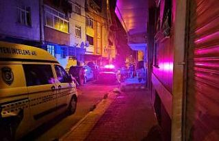 Küçükçekmece’de motosikletli iki kişi evi kurşunladı