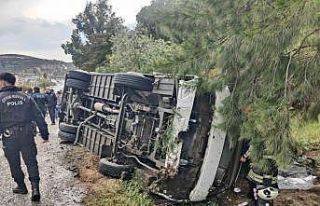 Kuşadası’nda servis aracı devrildi: 12 yaralı