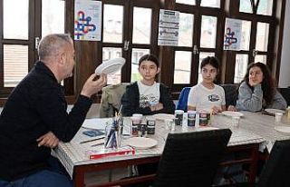 Kütahya’da çocuklar sanatla buluşuyor