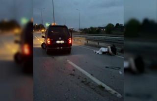 Manavgat’ta araç refüjü aşıp karşı şeride...