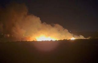 Mersin’de ikinci sazlık yangını: Alevler geceyi...
