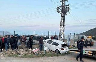 Mersin’de kamyonet ile otomobil çarpıştı: 1...