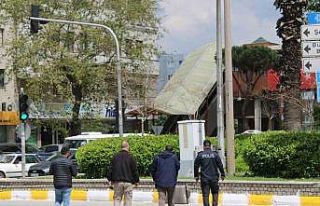 Minibüsten düşen valiz, ekipleri harekete geçirdi