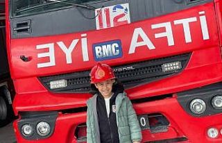 Minik Eray itfiayeciliği yerinde öğrendi