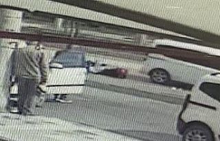 Motosikletle hafifi ticari aracın çarpıştığı...