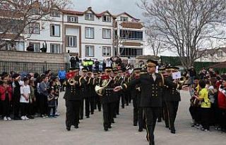 MSB Armoni Mızıkası çocuklarla buluştu