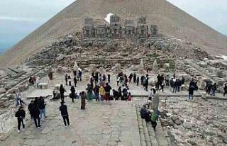 Nemrut Dağı’nda bayram yoğunluğu