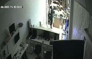 O anlar kamerada: Maskeli hırsız 3 defa gidip geldi,...