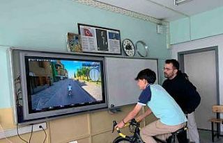 Öğrenciler bisiklet simülasyonuyla sanal ortamda...