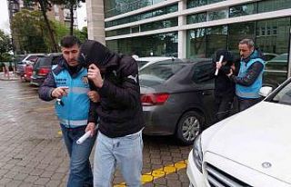 Okulda öğretmeni hastanelik eden 2 kişi tutuklandı