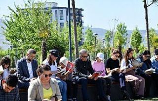 Osmaniye Millet Bahçesi’nde kitap okuma etkinliği...