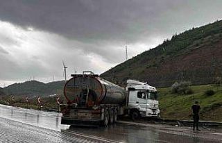 Osmaniye’de kontrolden çıkan tanker bariyerlere...