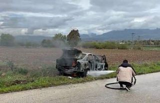 Osmaniye’de seyir halindeki otomobil yandı