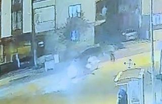 Otomobil ile çarpışan motosiklet sürücüsü ağır...