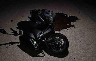 Otomobil ile motosiklet kafa kafaya çarpıştı:...