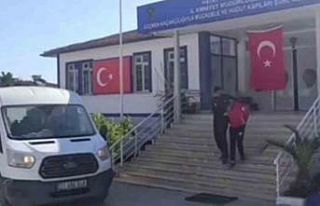 Otomobile 8 göçmen sığdıran şahıs tutuklandı