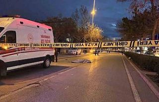 Otomobilin çarptığı kadın hayatını kaybetti