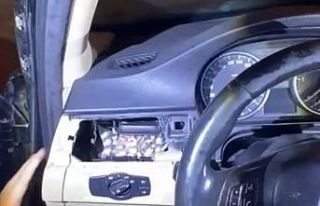 Otomobilin klima ızgarasından uyuşturucu çıktı
