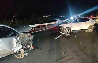 Otoyolda 4 araç çarpıştı: 1 ölü, 7 yaralı