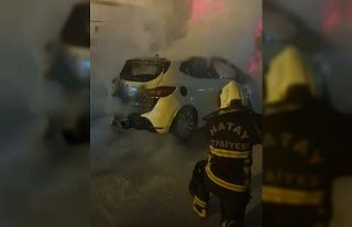 Park halindeki otomobilde yangın