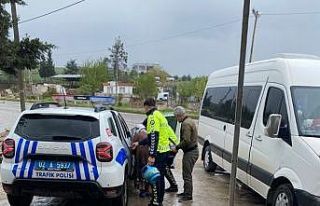 Polisler yaşlı kadının tüpünü alıp evine kadar...